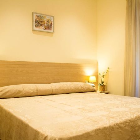 Hostal Excellence Barcelona Luaran gambar