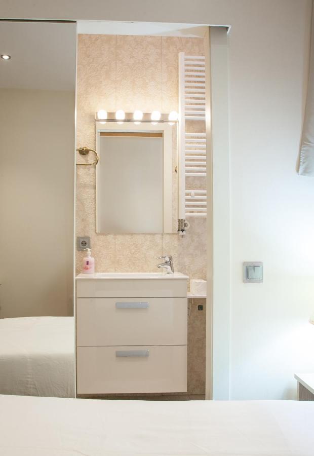 Hostal Excellence Barcelona Luaran gambar