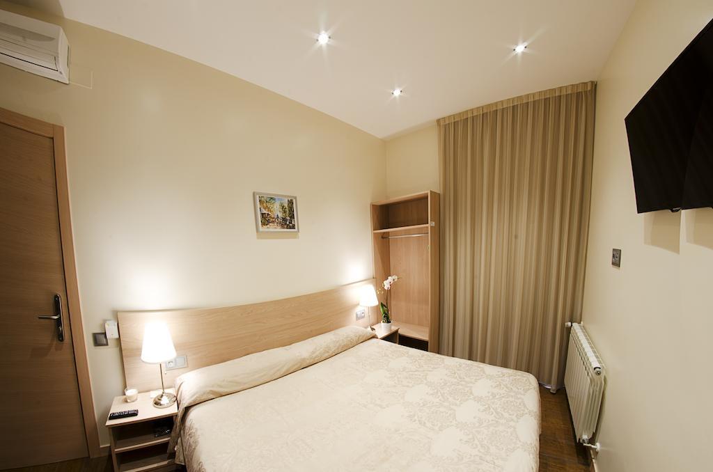 Hostal Excellence Barcelona Luaran gambar