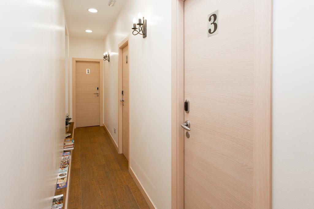 Hostal Excellence Barcelona Luaran gambar