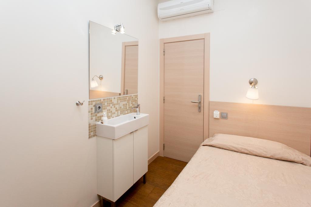Hostal Excellence Barcelona Luaran gambar