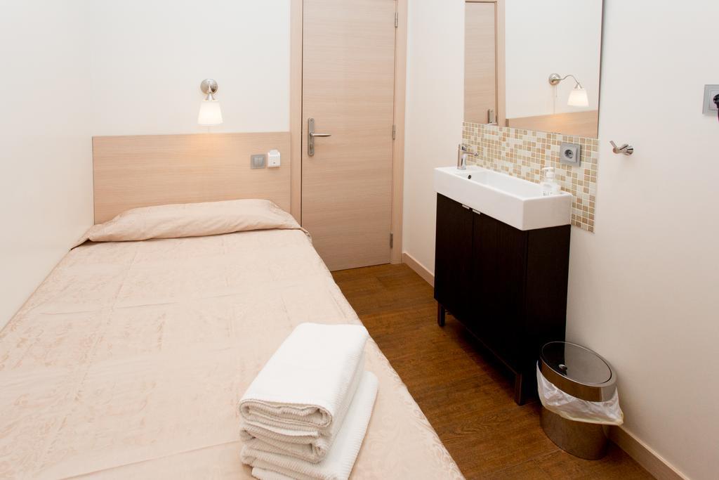 Hostal Excellence Barcelona Luaran gambar
