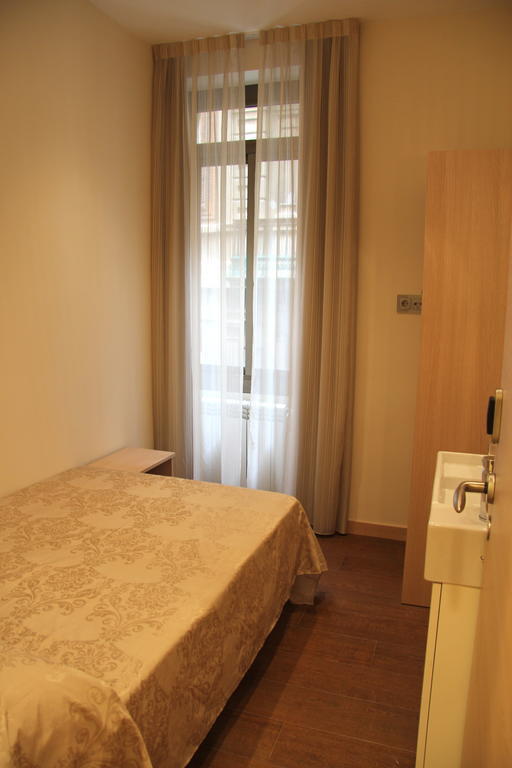 Hostal Excellence Barcelona Luaran gambar