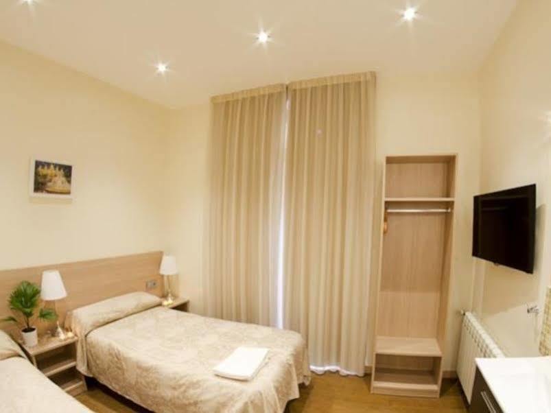 Hostal Excellence Barcelona Luaran gambar