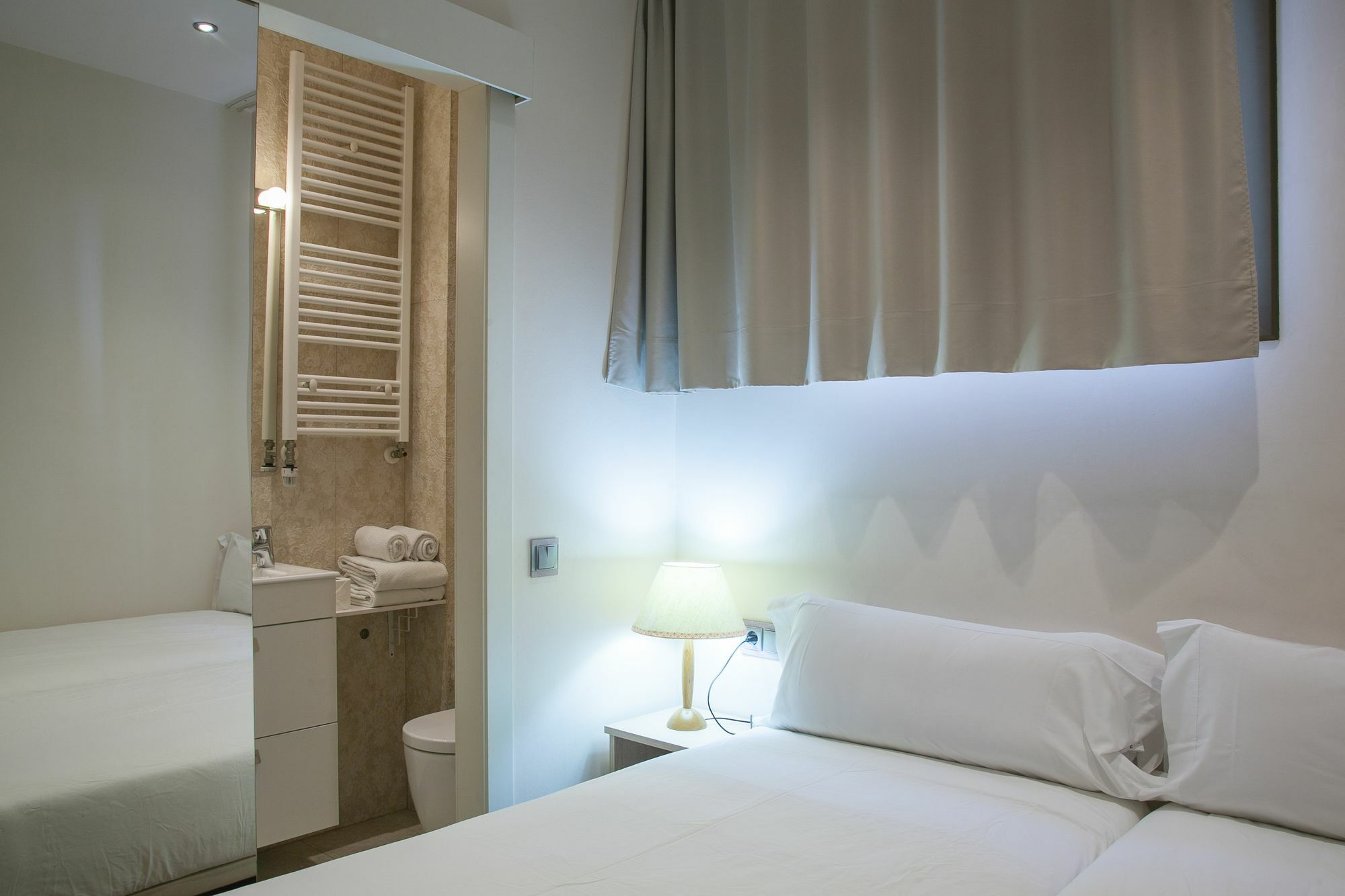 Hostal Excellence Barcelona Luaran gambar